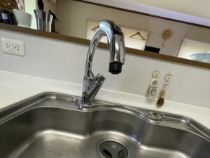 愛媛キッチン取付け隊　タッチレス水栓への取替　施工前